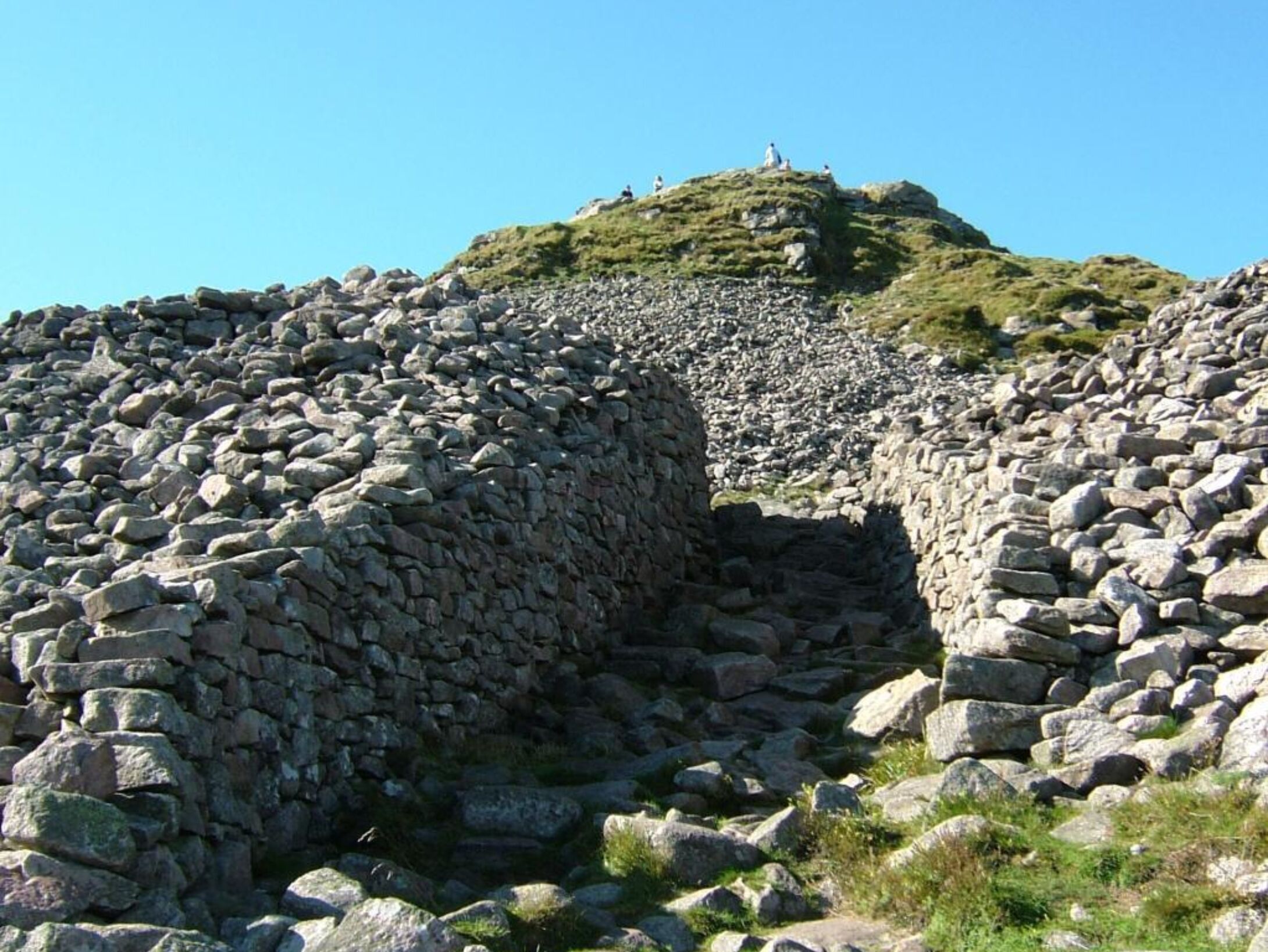 SAM2 Hill Fort Mither Tap 2af511ca34baaa5dc6ae0ef1b59f7327 1024x0